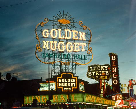 Vintage Las Vegas A View Of The Neon Sign On The Exterior Corner Of