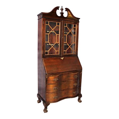 A fantastic mahogany antique federal style butler's desk bookcase. Maddox Antique Mahogany Secretary Desk | Chairish