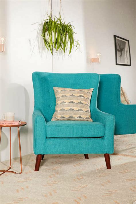 10 Superb Accent Chairs For Small Living Rooms