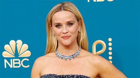 Reese Witherspoon Exudes Classic Glamour At 2022 Emmys Entertainment