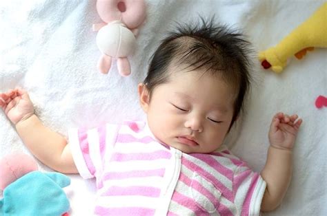【体験談】子供が一人で寝るのはいつから？何歳が目安？寝かせる方法や、きっかけも！ Yotsuba よつば