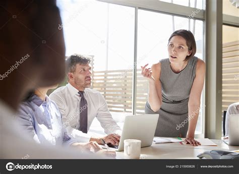 Businesswoman Addressing Colleagues Business Meeting — Stock Photo