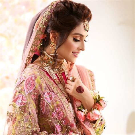 Actress Ayeza Khan Latest Bridal Photo Shoot For Salon