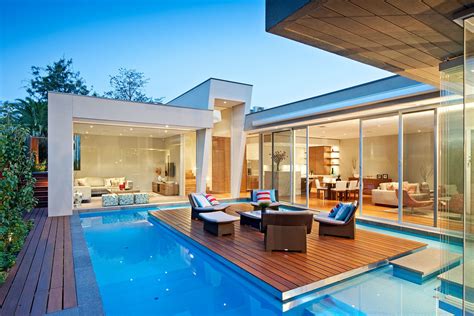 Elegant Modern Home With Integrated Swimming Pool Australia1