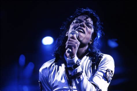 Plainte Des Fans De Michael Jackson Pour Atteinte La M Moire Dun