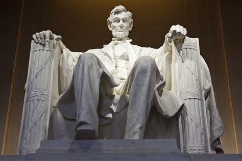 Vandalized Lincoln Memorial Reopens After Green Paint Is Washed Away