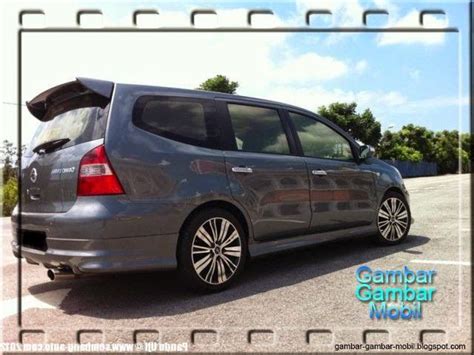 Mobil Nissan Livina