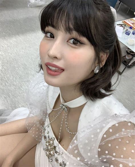 twice s instagram profile post “원스 뭐하구있엉🦖🦕🎀🦖🦕” momo hirai momo kpop girls