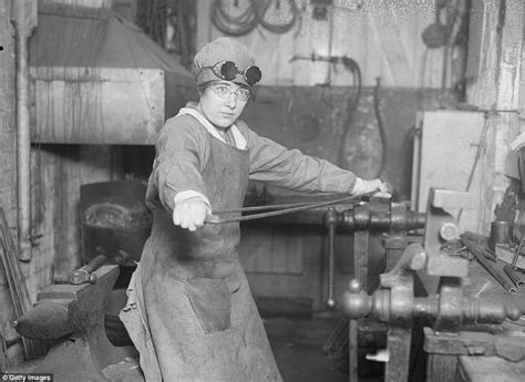 Incredible Photos Shed Light On Working Life For Britains Women During