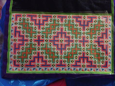green-hmong-paj-ntaub-hmong-embroidery,-hmong,-cross
