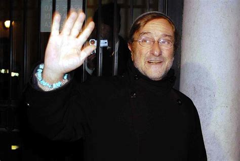 Lucio dalla omri (italian pronunciation: Buon compleanno Lucio Dalla: Napule te vo' bene assaje