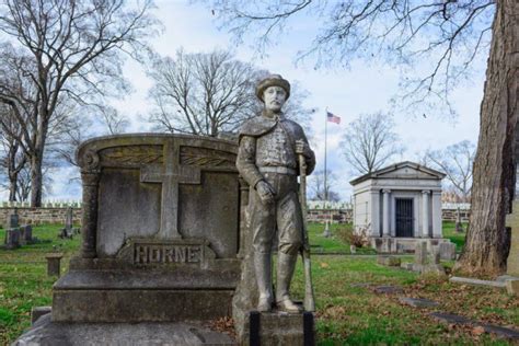 The Story Behind This Forgotten Cemetery In Tennessee Will Chill You To