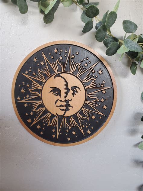 talla de sol y luna madera astrología arte de pared arte de etsy