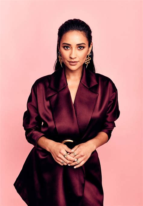 Shay Mitchell Summers TCA Portraits Session 2018 CelebMafia