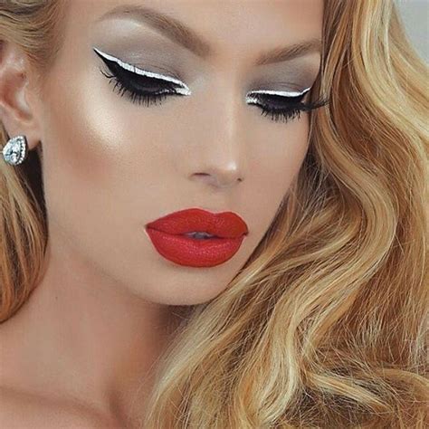 Pin By Charles Hoefler On Vampy Lipstick Sexy Makeup Looks Vampy Lipstick Colorful Makeup
