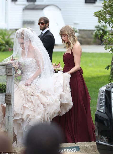 Taylor Swift Is A Bridesmaid At Best Friends Wedding Daily Mail Online