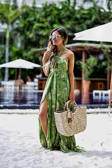 A Fashion Beauty Hawaiian Outfit Palm Print Dress Hawaii Outfits