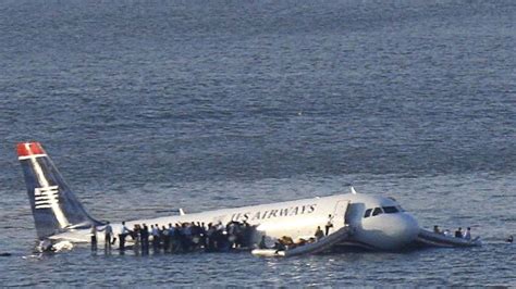 Plane Crashes Into River Off Manhattan Abc News