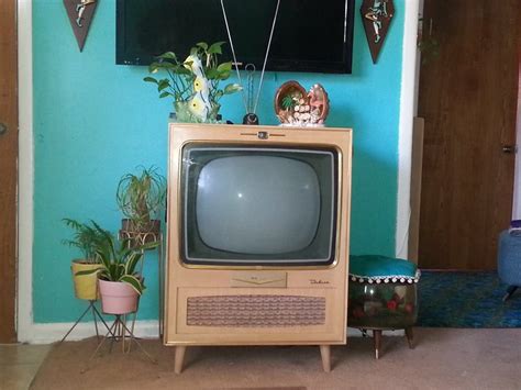 Great savings & free delivery / collection on many items. vintage TV console | Televisão