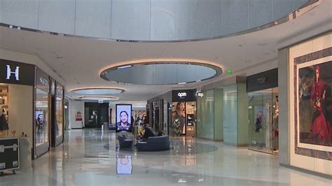 Indoor Shopping Malls Reopen In Los Angeles County At 25 Capacity