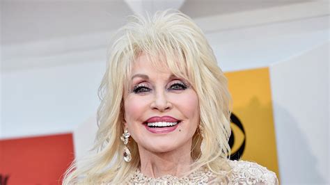 Dolly Parton Shares The Only Reason Shed Be Caught Without Makeup ‘it