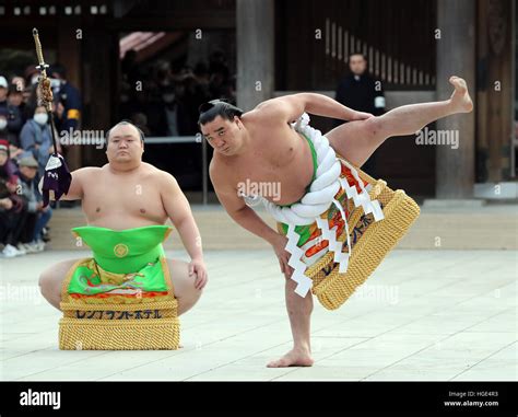 Tokyo Japan 6th Jan 2017 Sumo Grand Champion Yokozuna Harumafuji R Performs A Ring
