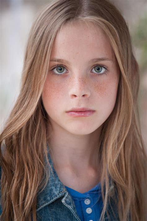 J'aimerais savoir si il y a des personnes de mon âge qui font (ou faisaient) à peu salut les filles moi je suis une fille de 12 ans je pèse 65 kilos et 163 je me sens très car les gens me voient comme si j'ai 15 ans je veux avoir la taille. Pictures of Cali Sheldon