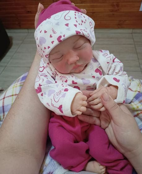 bebê reborn realista molde menina olho fechado expresso reborn bonecas magazine luiza