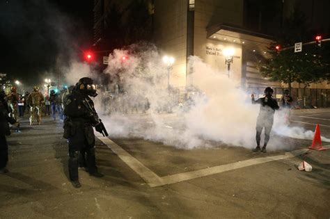 60th Night Of Protests Draws Crowd Of 1000 Federal Police Deploy Waves Of Tear Gas After Some