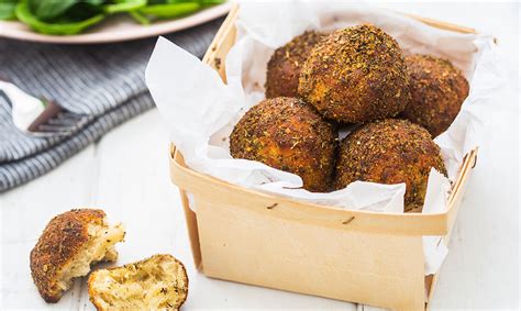 26 easy, keto air fryer recipes that you are going to want to add to your weekly rotation, from air fryer chicken legs and herbed air fryer salmon, to there are many reasons why i love using my air fryer for cooking so many recipes. Recipe: Keto Air-Fryer Garlic Cheese Rolls | KETO-MOJO