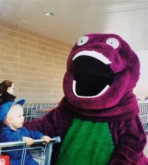 This Barney Made Me Scream Meme Divertido Imágenes Graciosas