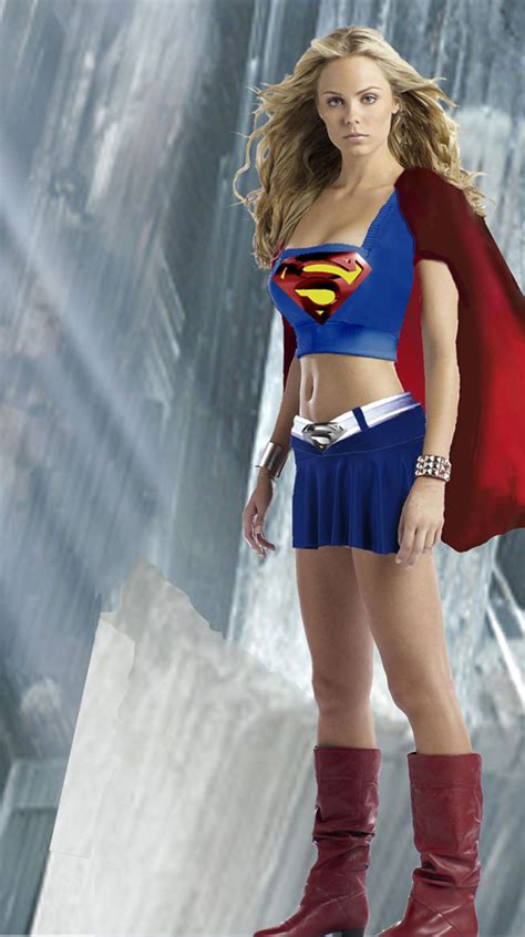 Canadian Actress Laura Vandervoort As Supergirlkara El In Smallville