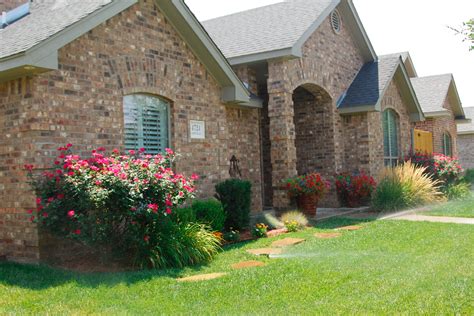 A gorgeous lawn in the Colonies of Amarillo, TX designed by Pete's