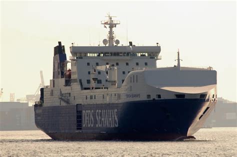 Her gross tonnage is 24613 and deadweight is 11089. Suecia Seaways