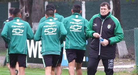 Julio césar falcioni (born 20 july 1956 in buenos aires) is an argentine football manager and former footballer who played as a goalkeeper. Con la presencia de Falcioni, Banfield volvió a las ...