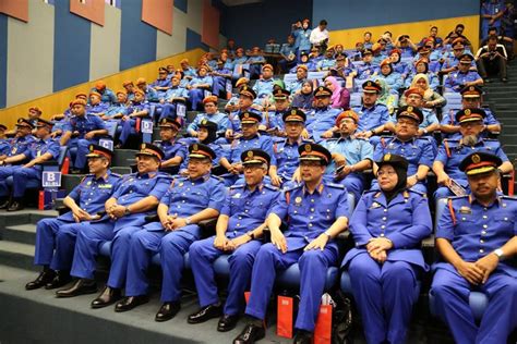 Angkatan pertahanan awam malaysia (apm) ialah agensi pertahanan awam di malaysia yang terletak di bawah kawalan jabatan perdana menteri. Majlis Penganugerahan Sijil & Pingat Pertahanan Awam Tahun ...