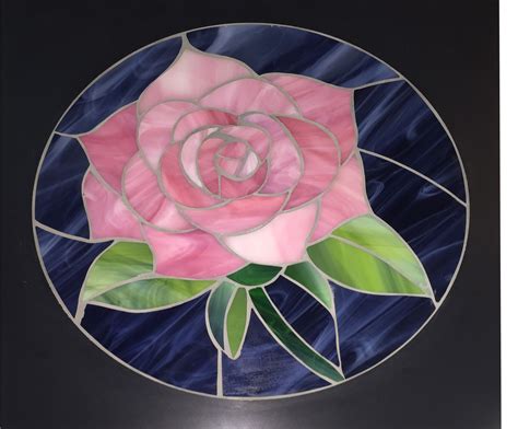 Pink Rose Of Spectrum Glass Inlay In Black Granite Vidrio Mosaicos Mesa Mosaico Y Vidrio