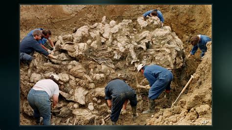 Према коначним подацима пописа становништва у бих 2013. Srebrenica Massacre - YouTube