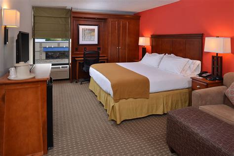 Holiday Inn Express Crestwood An Ihg Hotel 106 ̶1̶4̶8̶ Prices