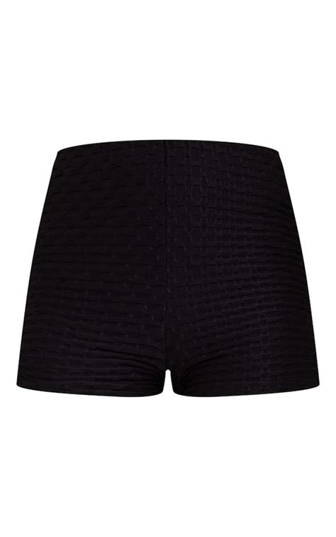 Black Honeycomb Textured Hot Pants Prettylittlething Ire