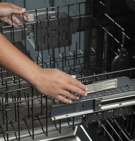 This dishwasher uses 270 kwh/yr. CDT835SSJSS | GE Cafe 24" Dishwasher, Pro Handle, 45 dB ...
