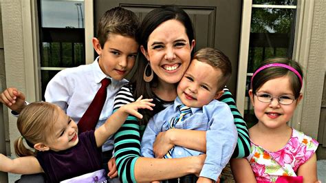 The channel focuses on vlogs with a family of 7 which consists of mom kendra johsnton (née niland). 4 Little Kids Do MOTHER'S DAY🌹 - YouTube