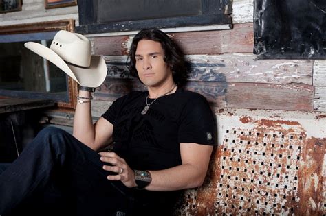 Its Party Time When Joe Nichols Hits The Chesaning Showboat Stage