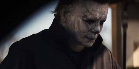 Michael Myers Strikes In New Halloween Photo