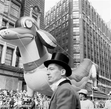A History Of Macy S Thanksgiving Parade From The 1930s To Today Daily