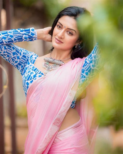 Actress Vimala Raman Beautiful Pink Saree Photoshoot