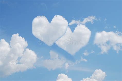Deux Coeurs En Ciel Image Stock Image Du Amour Romantique 10490027