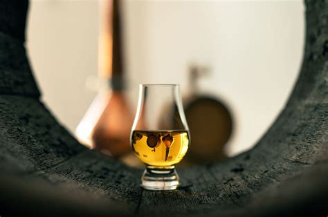 Discover Hidden Flavor Gems: The Science Behind Wood and Whisky