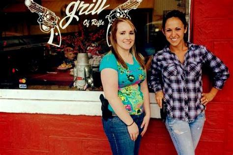 Waitresses At This Us Restaurant Carry Guns Latest Lifestyle News