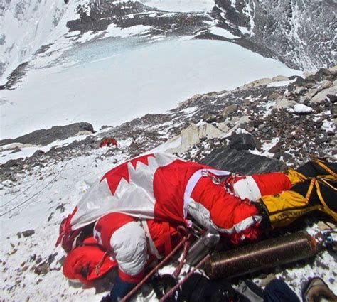 The Dead Of Mount Everest Top Of Mount Everest Mount Everest Deaths